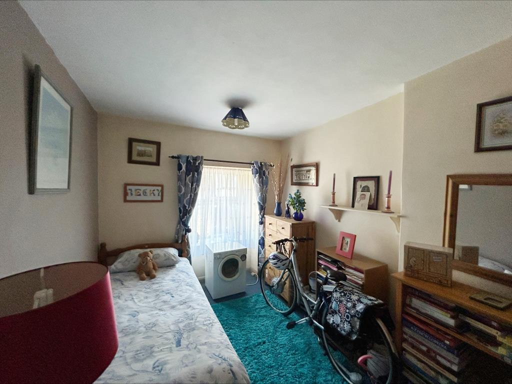 Lot: 159 - FREEHOLD RESIDENTIAL INVESTMENT - Flat D Further Bedroom
